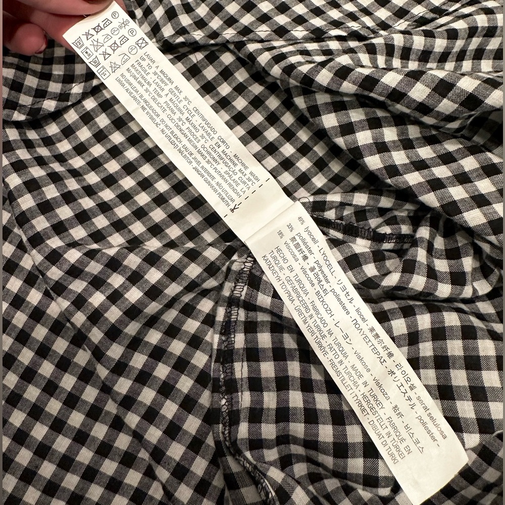 Zara Black & White Gingham Long Sleeve Top - Ruffle Plaid Neckline
MEDIUM - Picture 14 of 14